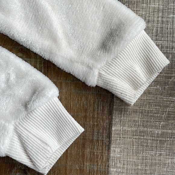 Minnie Mouse sweater and sandal bundle - Picture 6 of 12